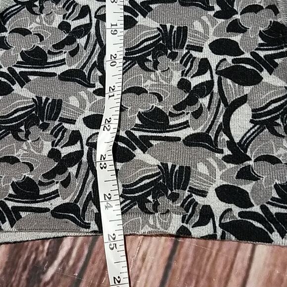 Lane Bryant Cardigan size 16 gray and black - Picture 5 of 7